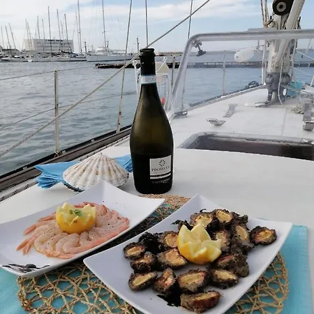 La Tua Stanza A Vela Sul Mare Tekne *
