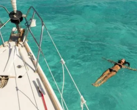 Tekne La Tua Stanza A Vela Sul Mare Bari