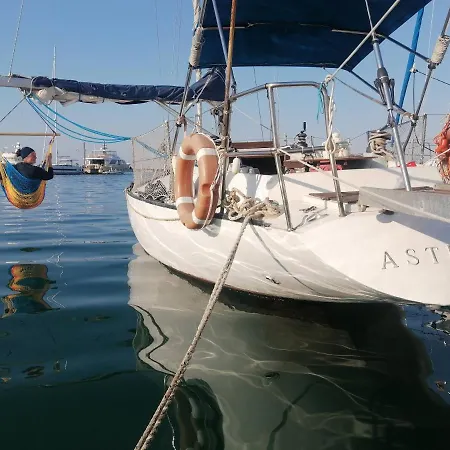 La Tua Stanza A Vela Sul Mare Botel
