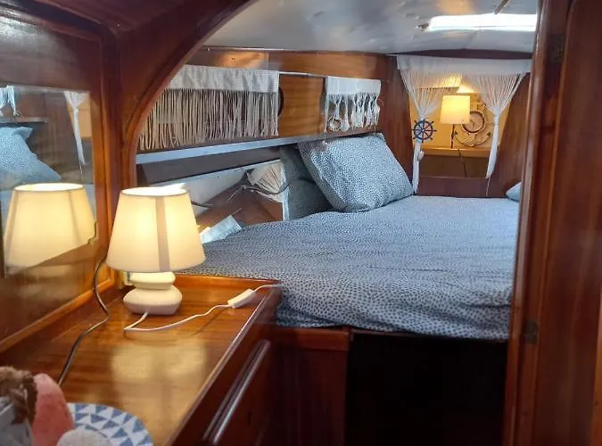 La Tua Stanza A Vela Sul Mare Hotel na wodzie Bari